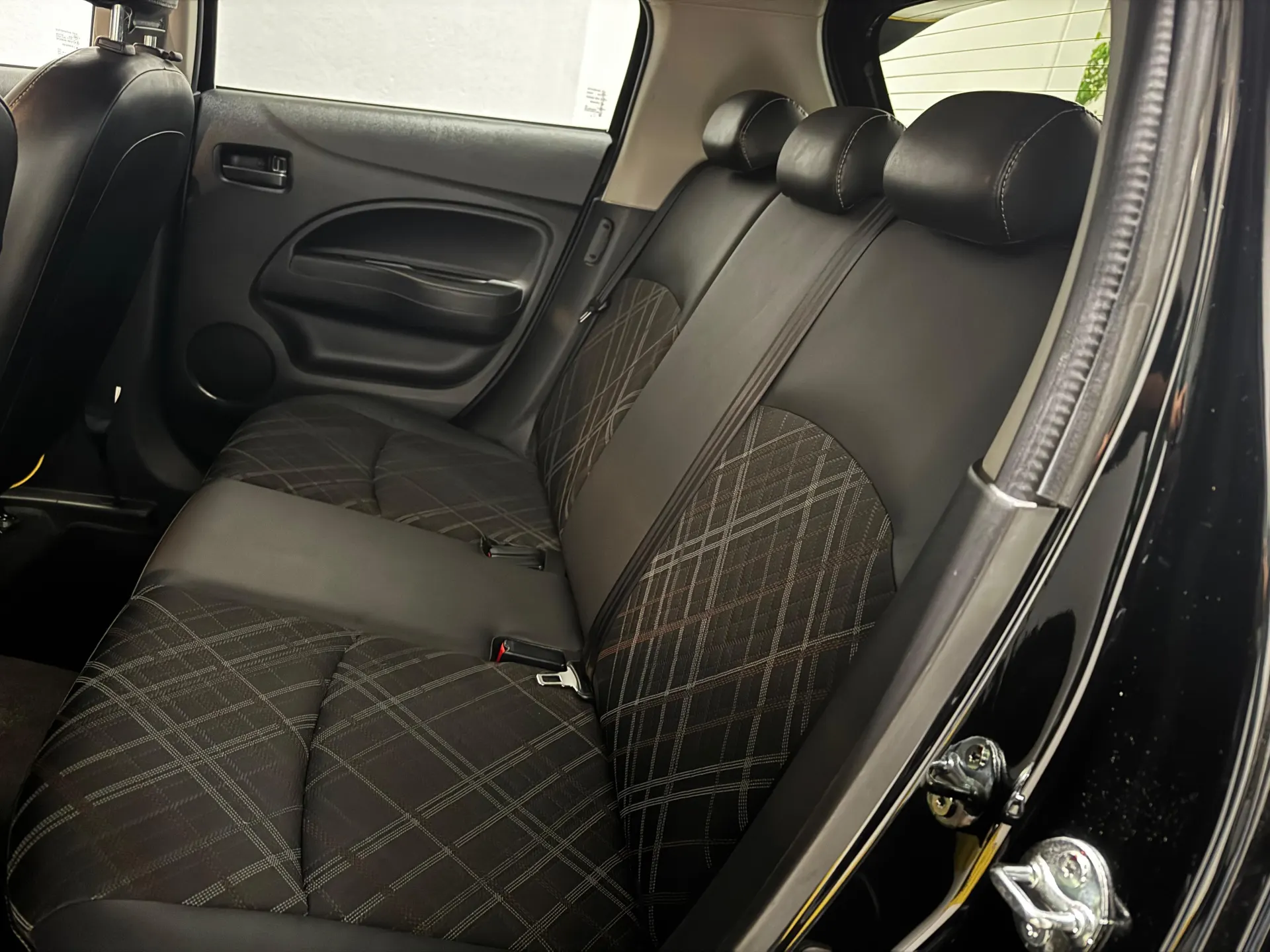 Mitsubishi Space Star 1.2 Intense CVT 38