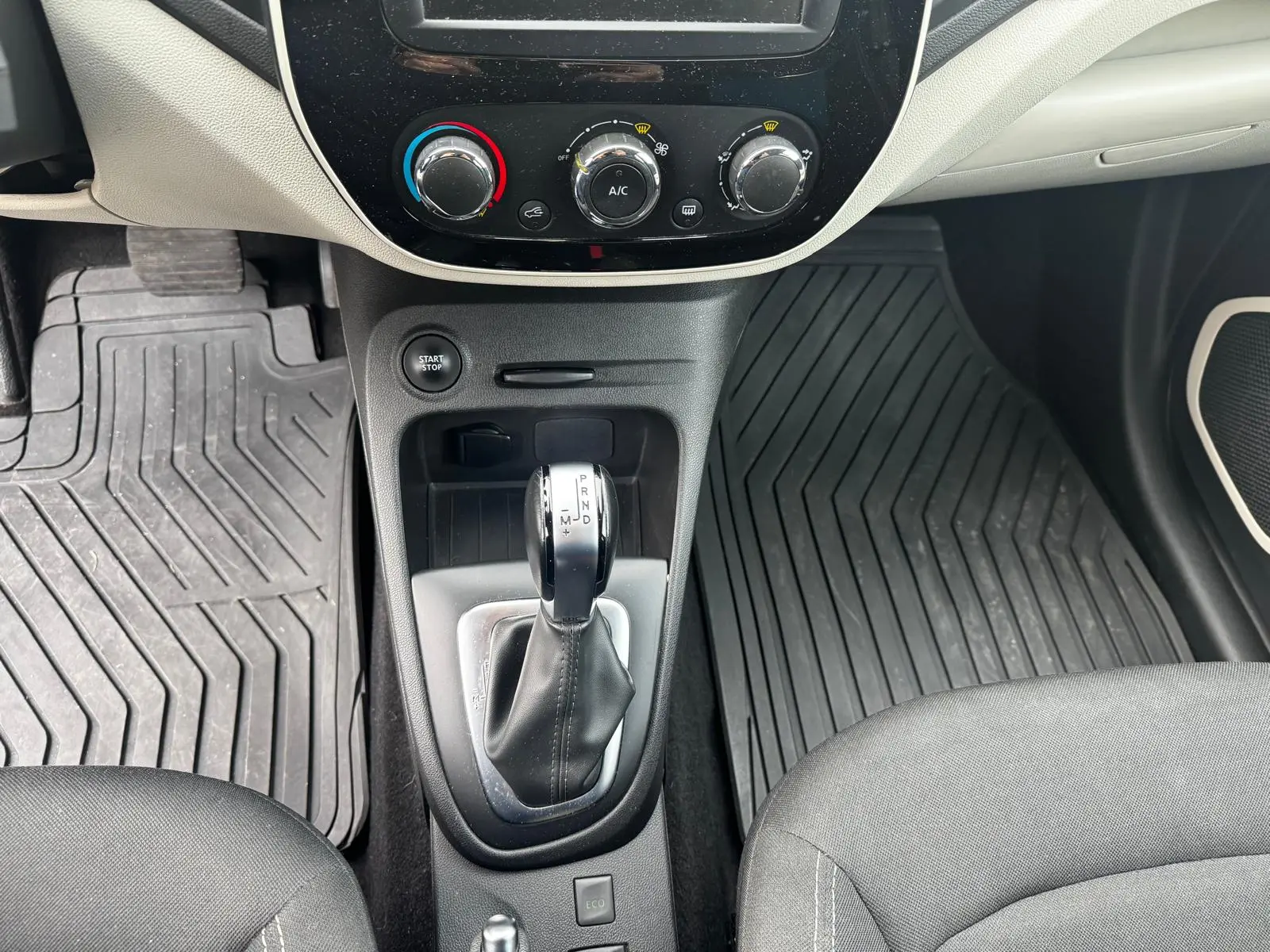 Renault Captur 1.5 dCi Initiale Paris EDC 32