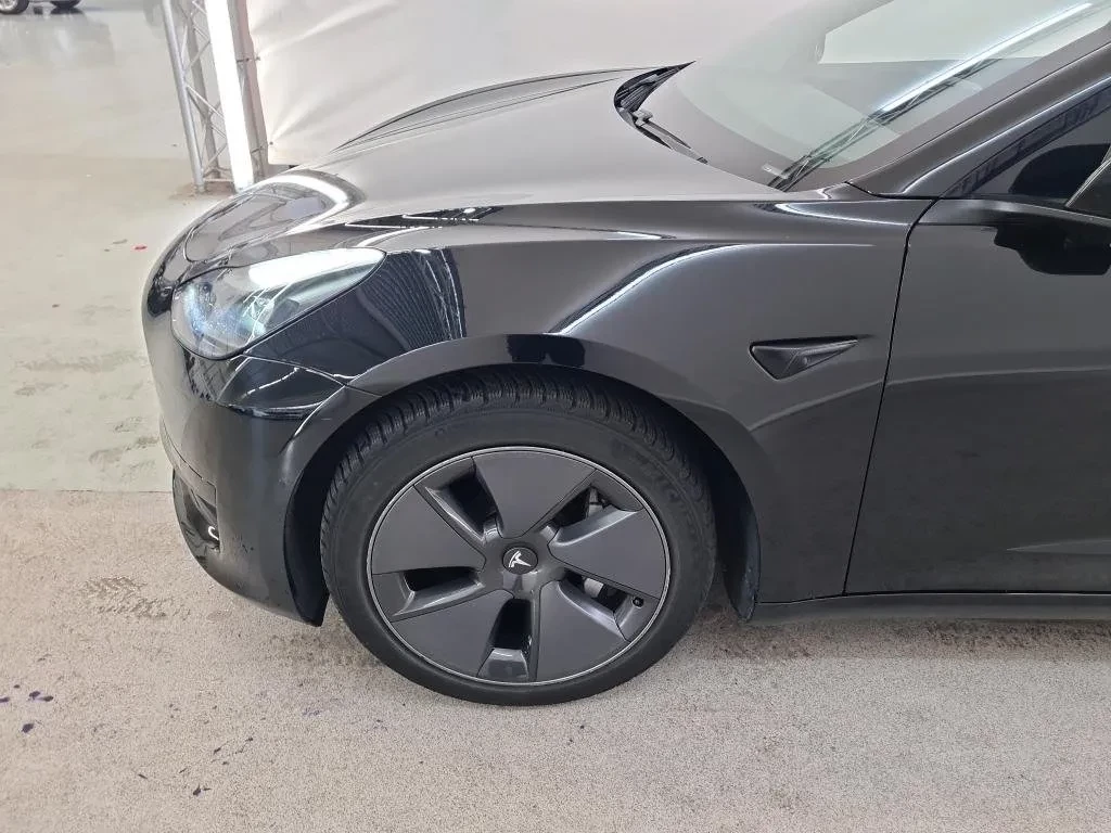Tesla Model 3 5