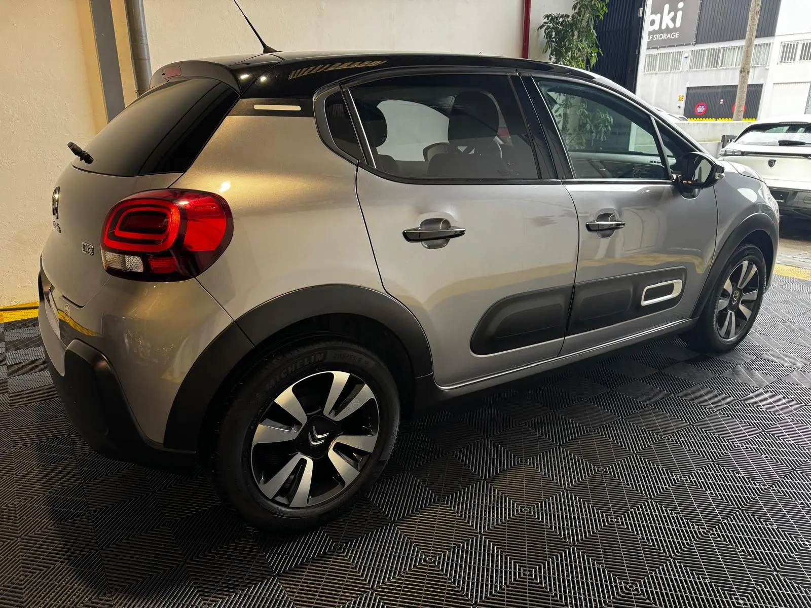 Citroën C3 1.2 PureTech Shine 9