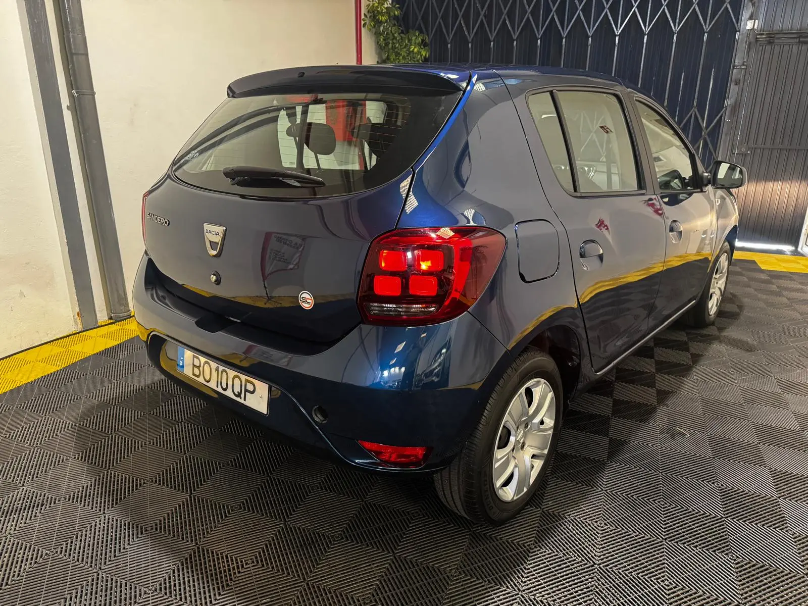 Dacia Sandero 1.0 SCe Essential 8