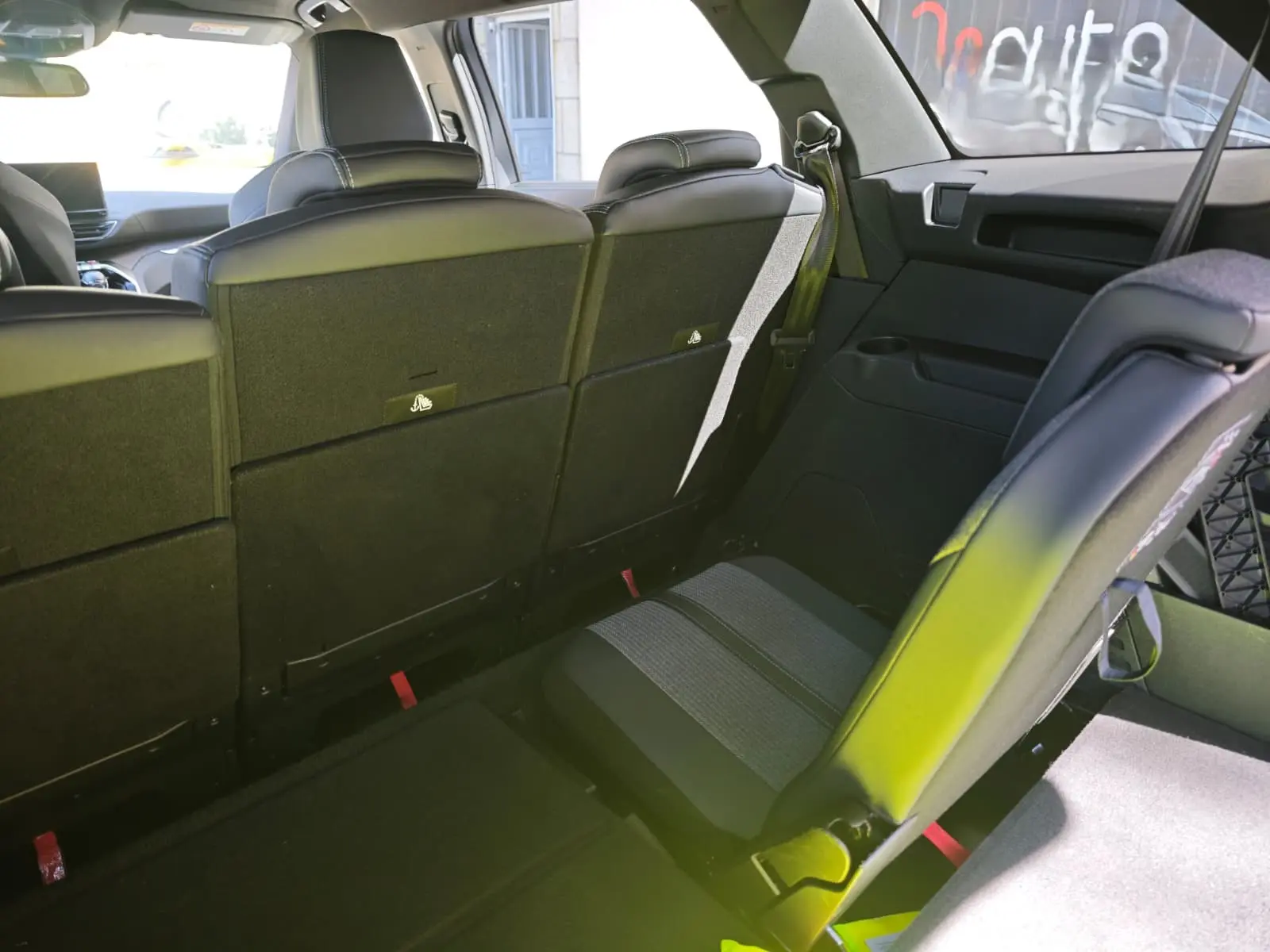 Peugeot 5008 1.2 PureTech Allure Pack EAT8 9