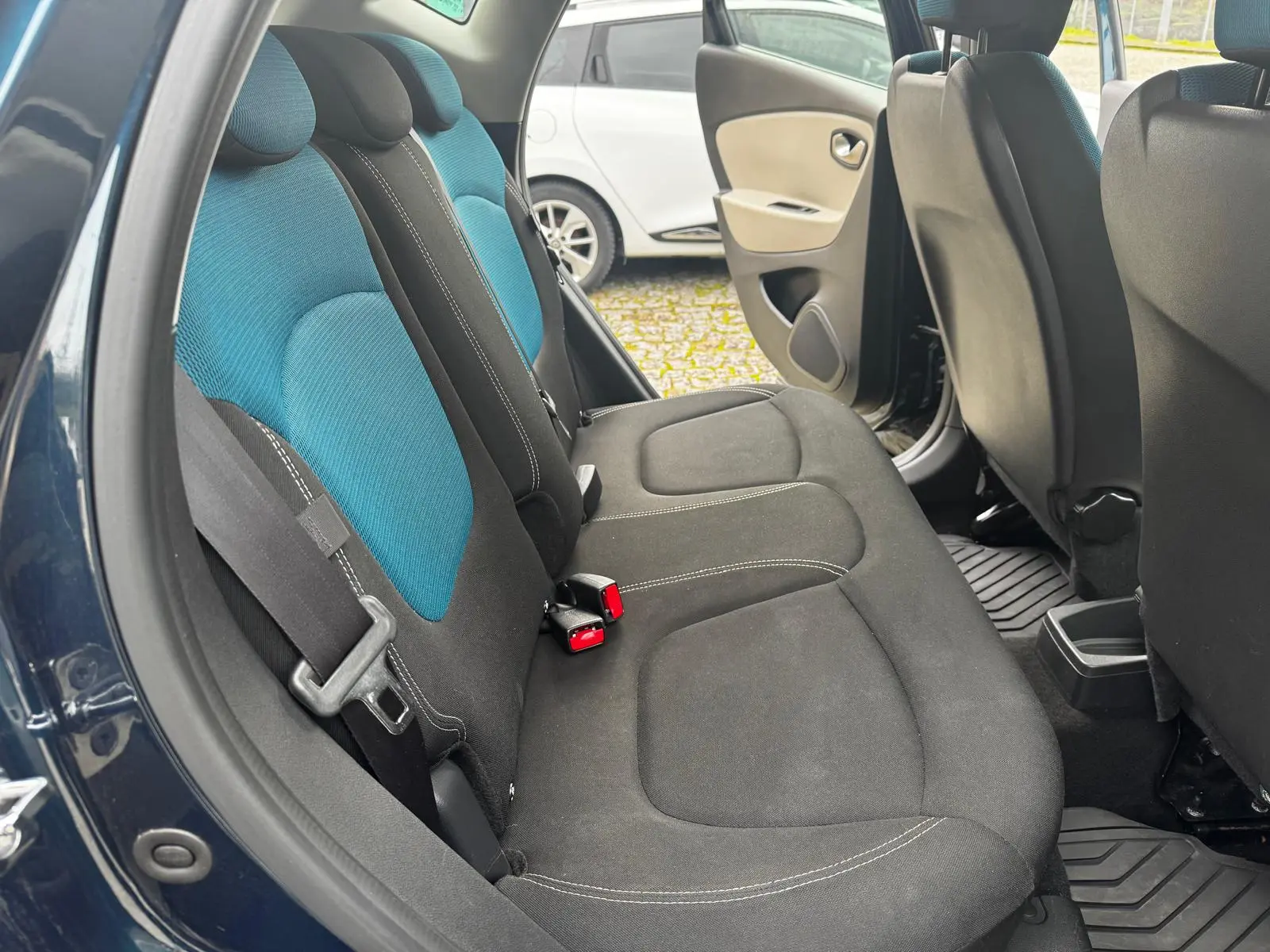 Renault Captur 1.5 dCi Initiale Paris EDC 36