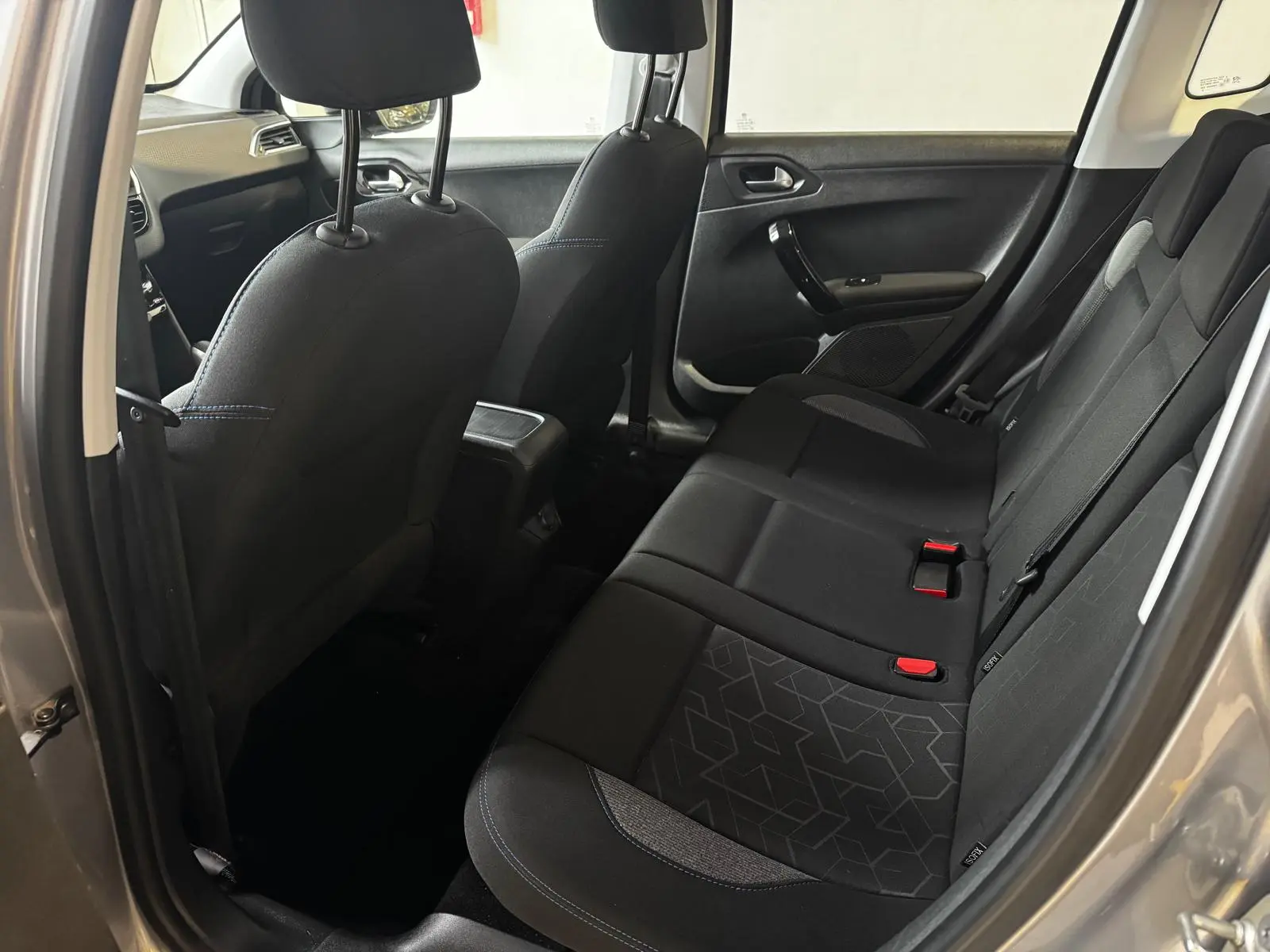 Peugeot 2008 1.2 PureTech Allure 21