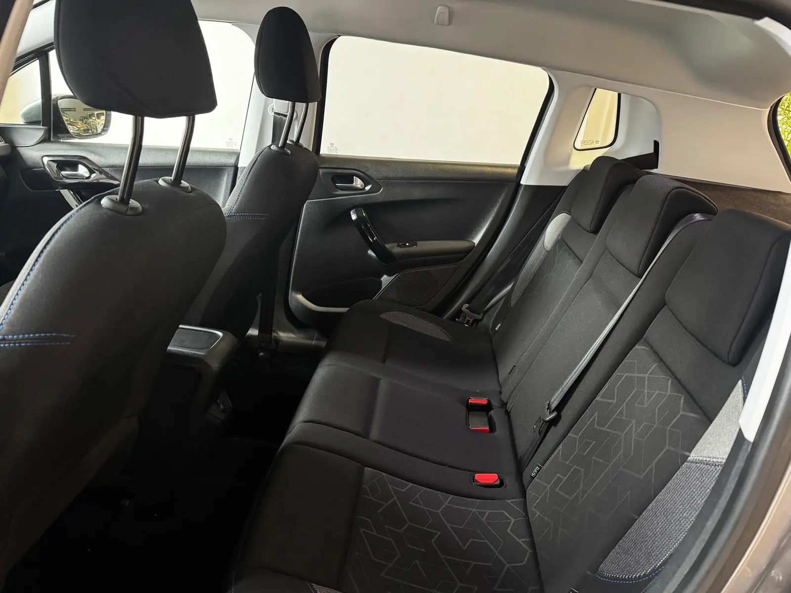 Peugeot 2008 1.2 PureTech Allure 26