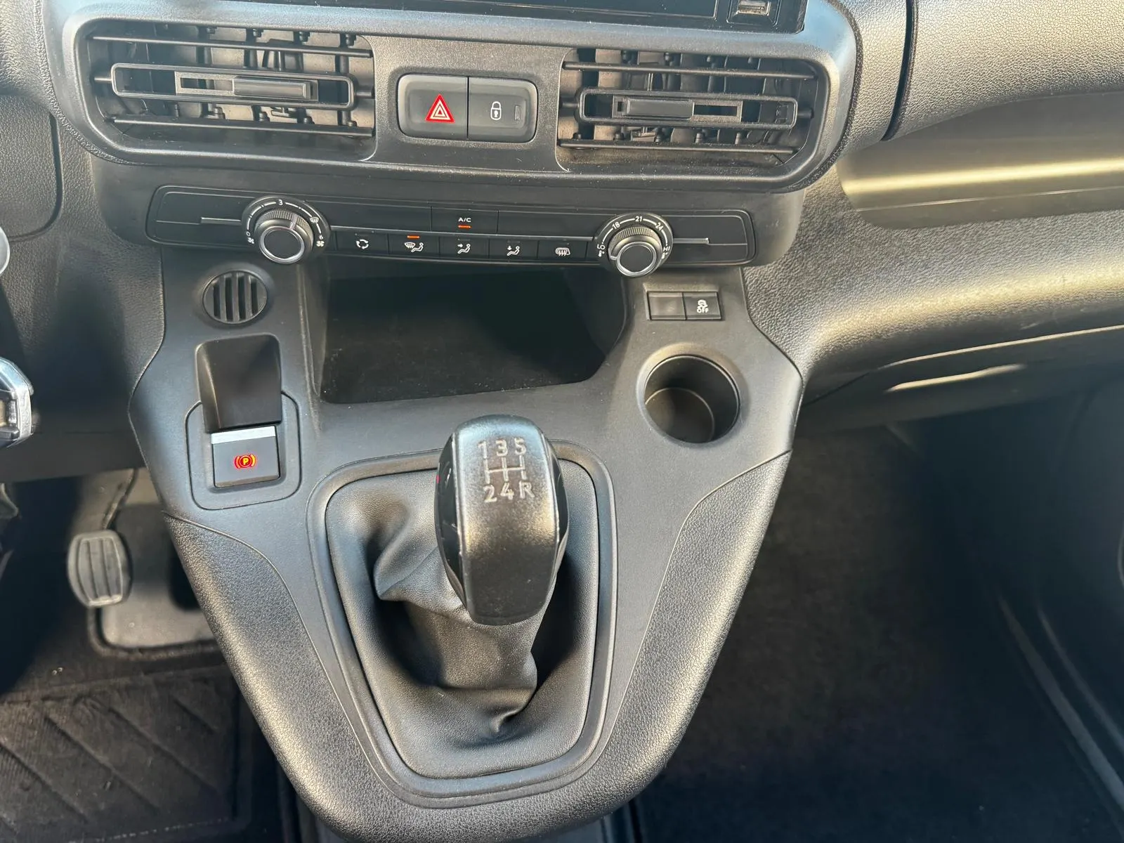 Peugeot Partner 1.6 BlueHDi Confort 26