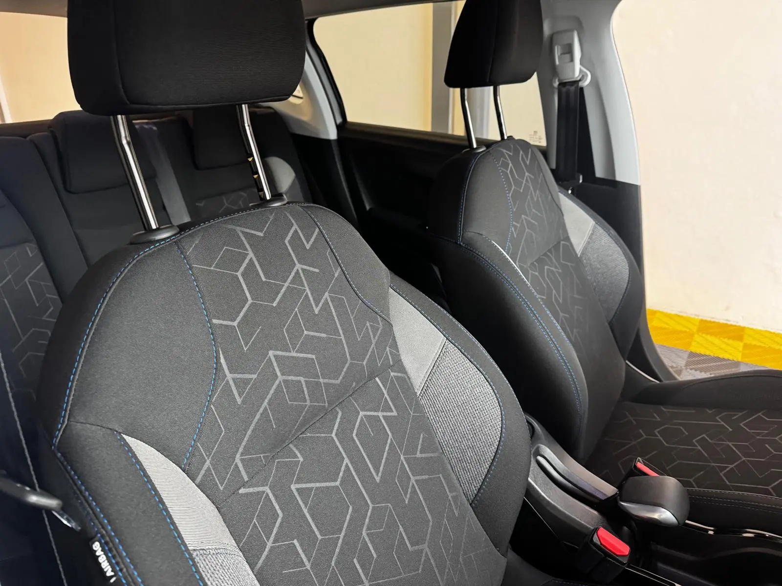 Peugeot 2008 1.2 PureTech Allure 44