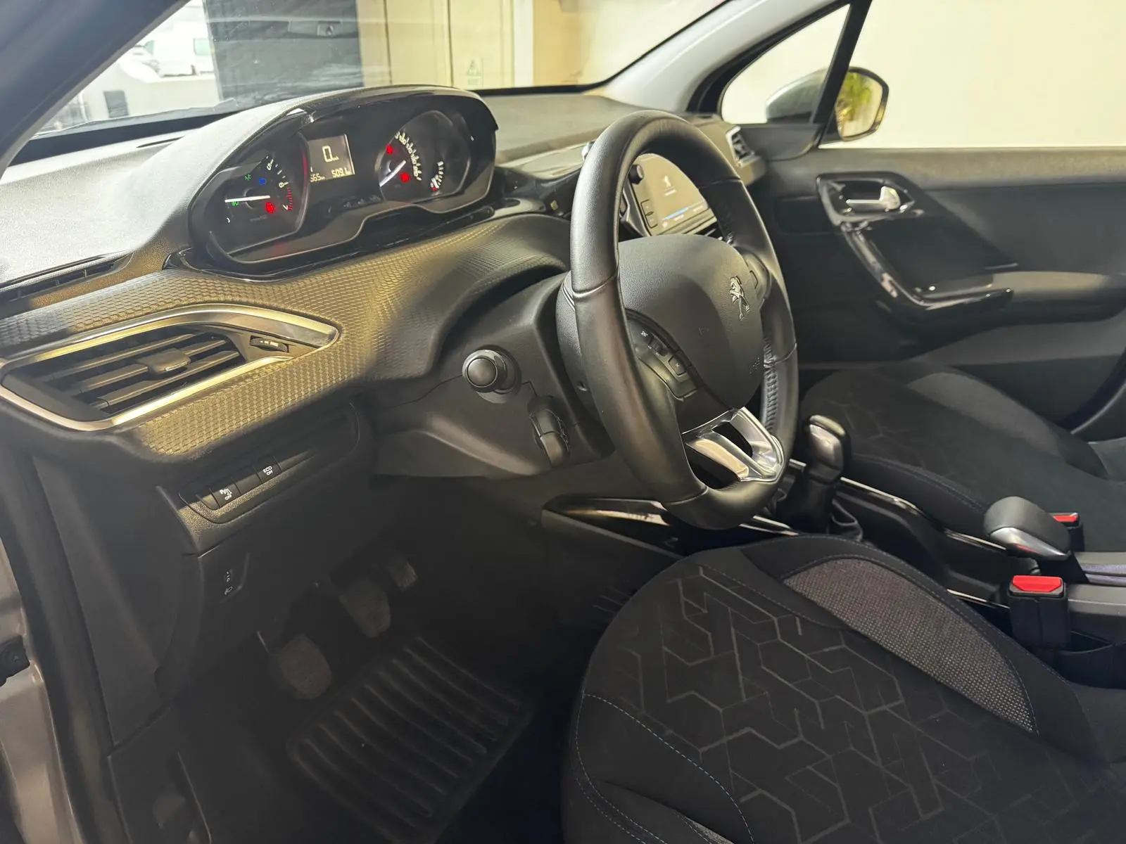 Peugeot 2008 1.2 PureTech Allure 14