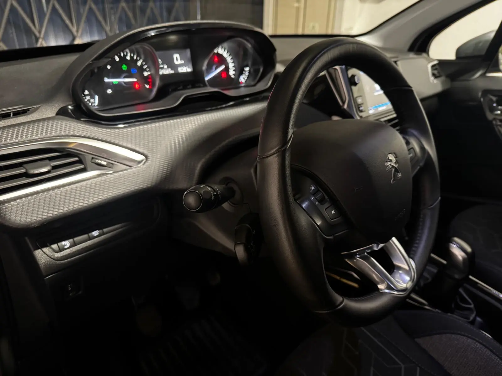 Peugeot 2008 1.2 PureTech Allure 13