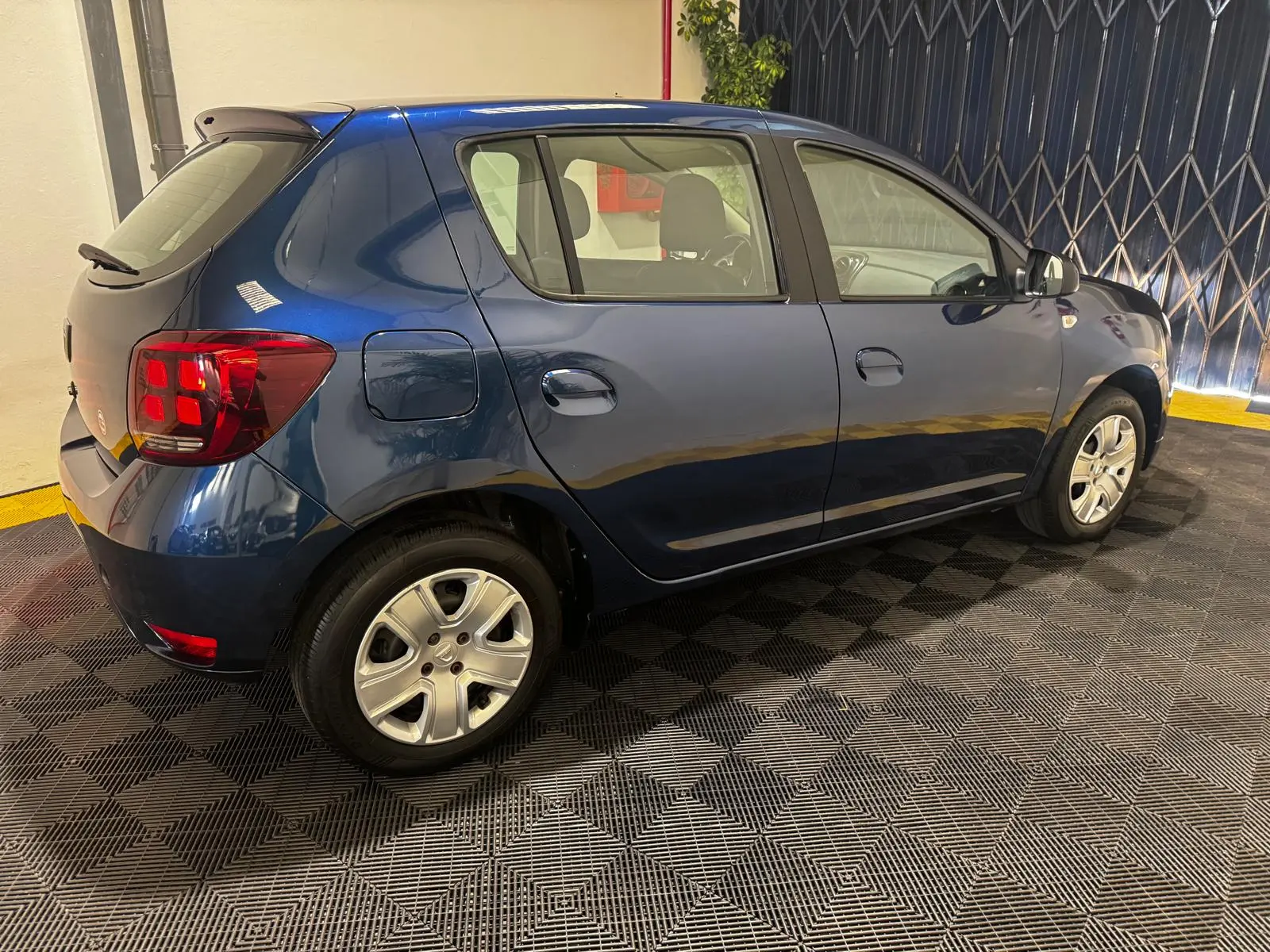 Dacia Sandero 1.0 SCe Essential 10