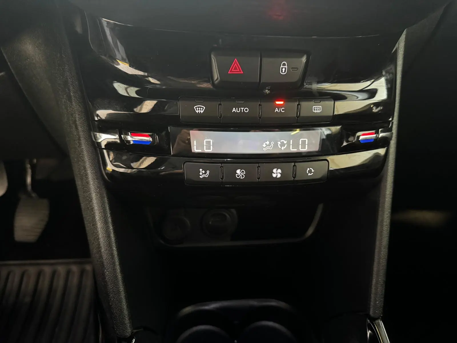 Peugeot 2008 1.2 PureTech Allure 32