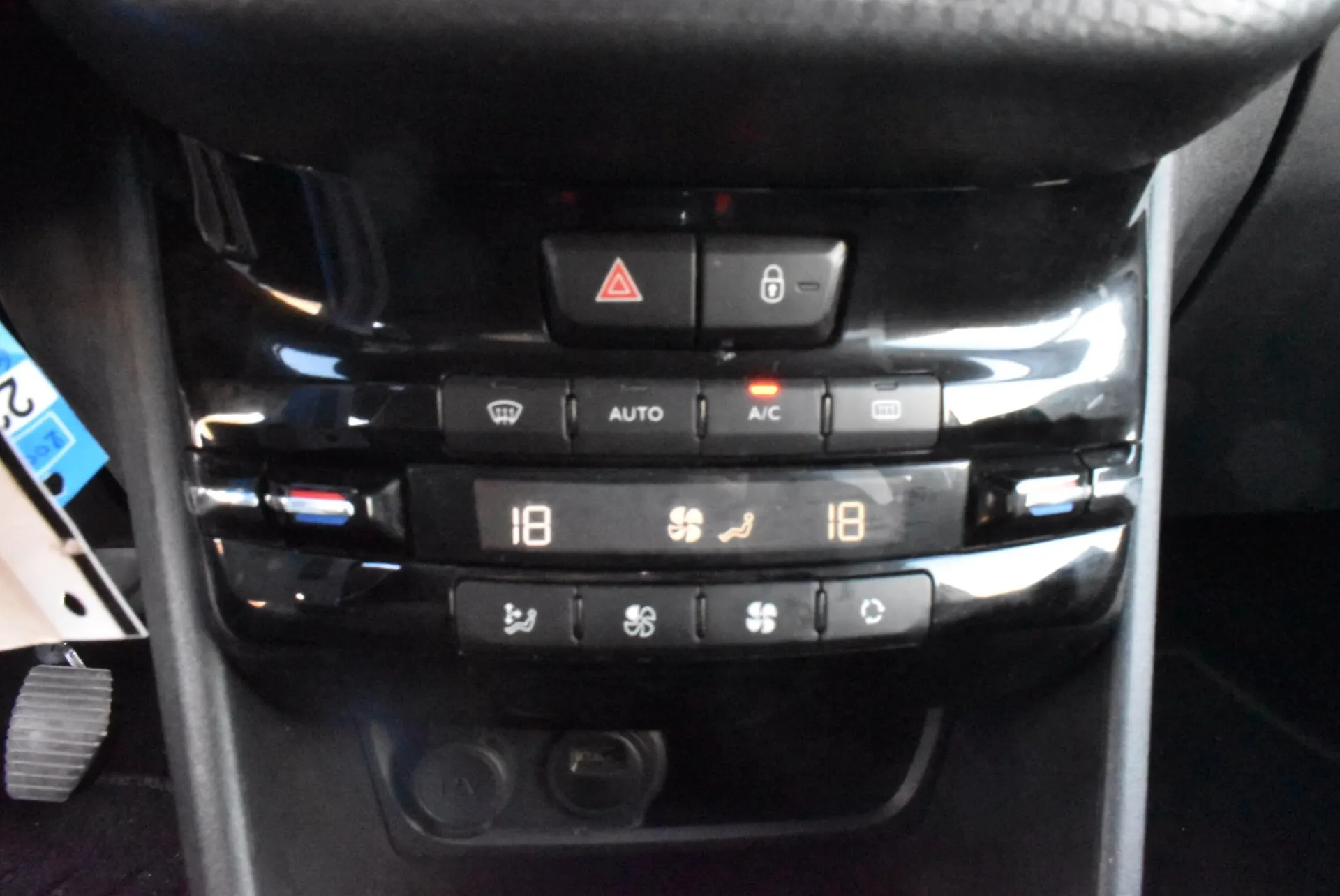 Peugeot 2008 1.2 PureTech Allure 14