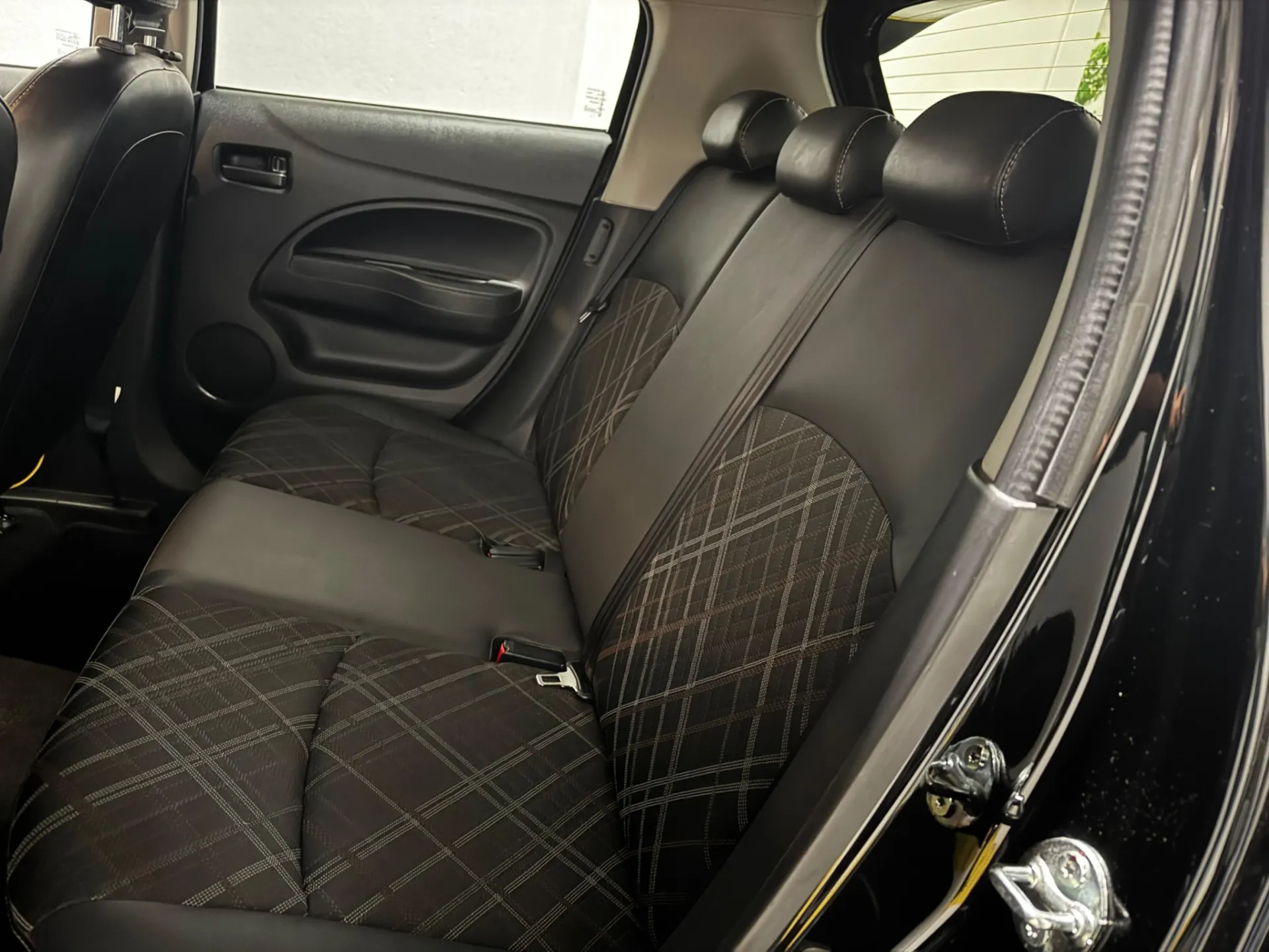 Mitsubishi Space Star 1.2 Intense CVT 27