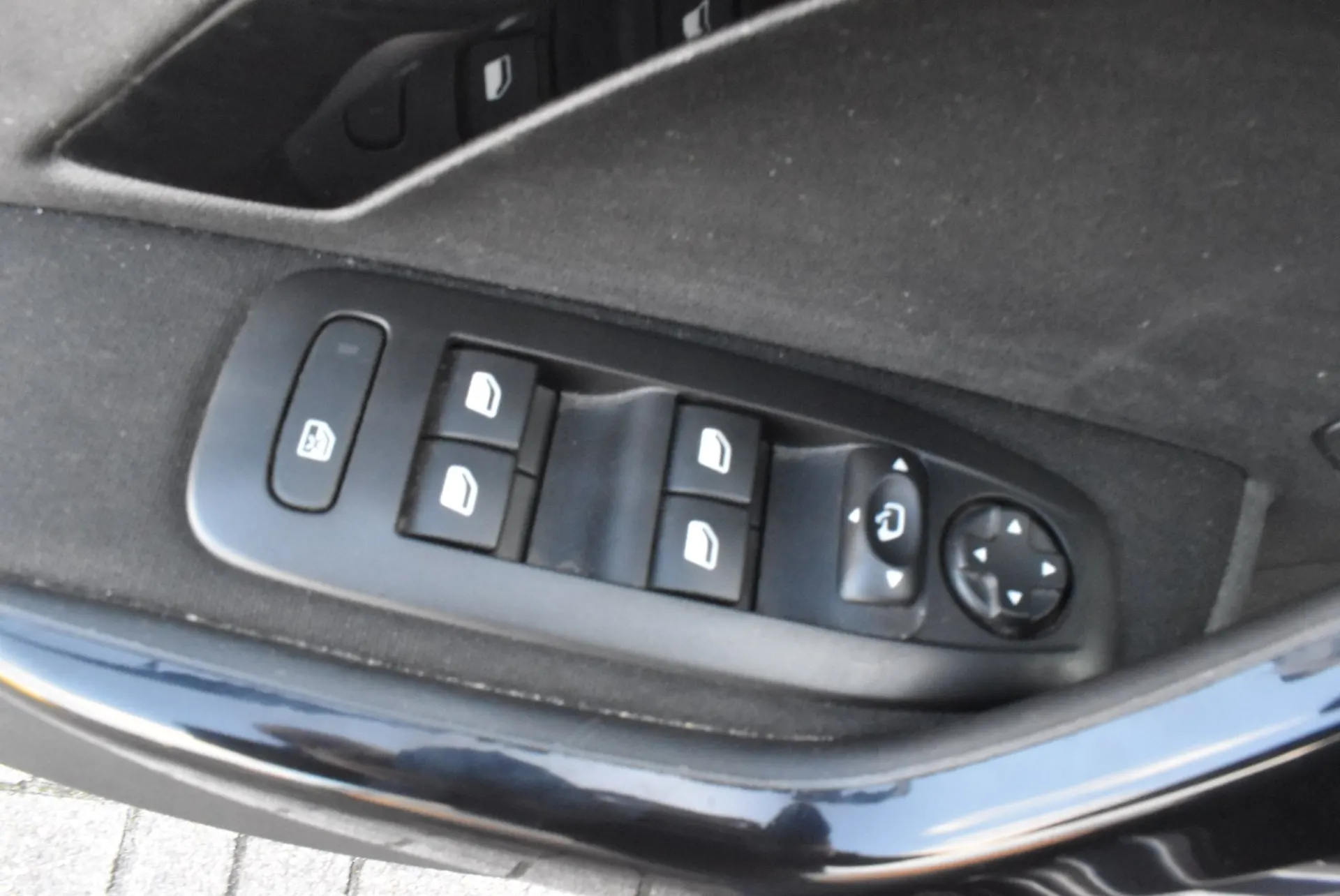 Peugeot 2008 1.2 PureTech Allure 15