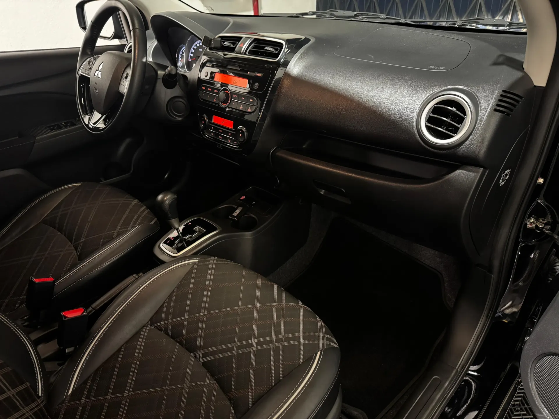 Mitsubishi Space Star 1.2 Intense CVT 31