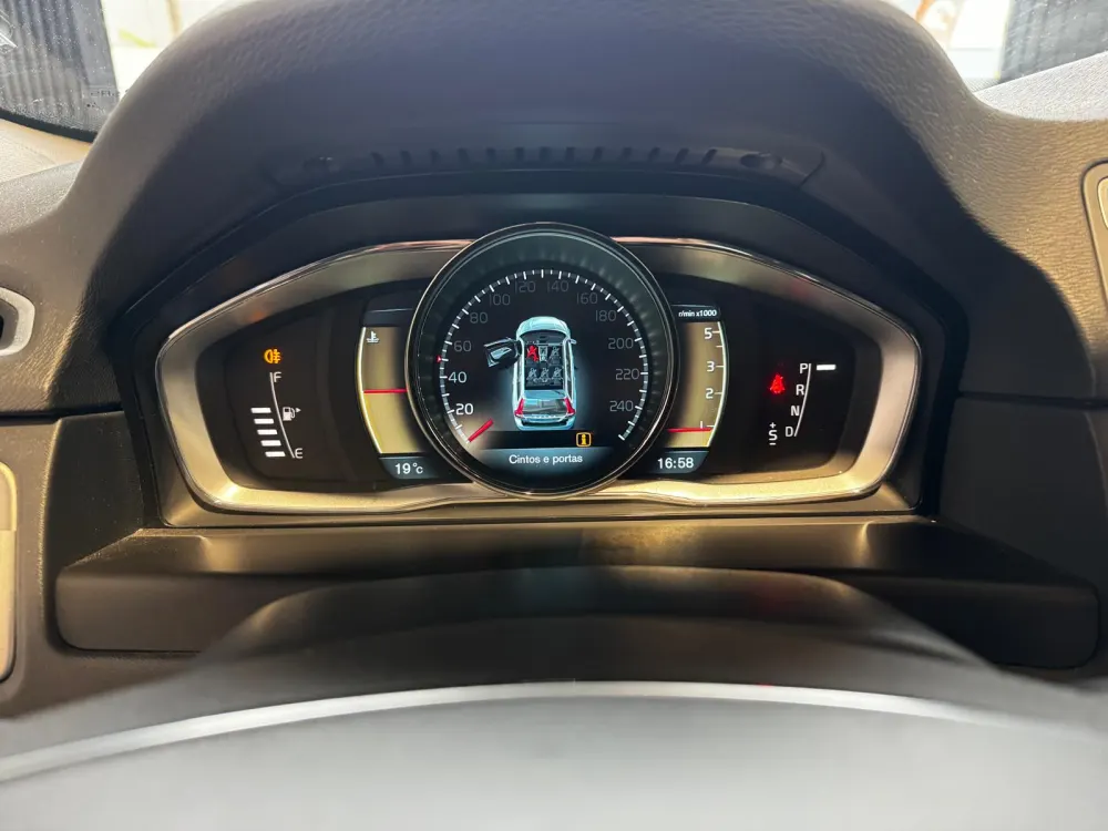 Volvo XC 70 2.0 D4 Momentum Geartronic 25