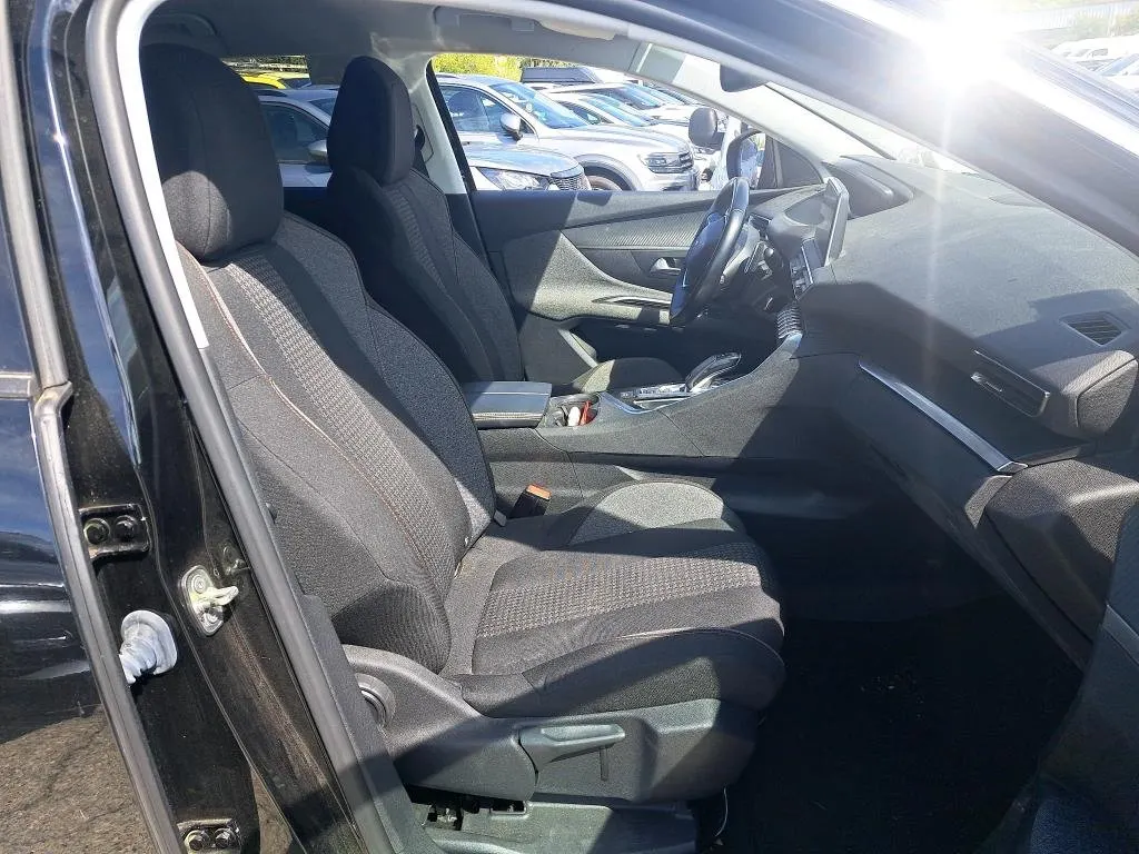 Peugeot 3008 1.2 PureTech Allure EAT8 12