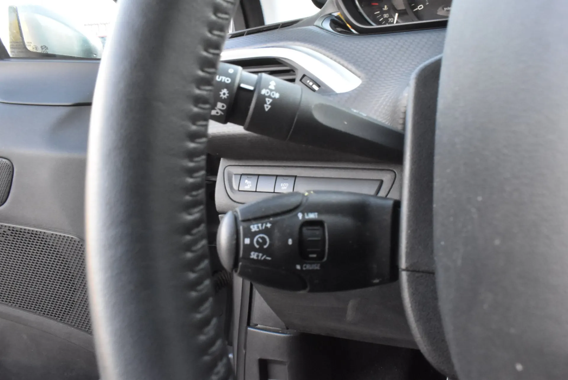 Peugeot 2008 1.2 PureTech Allure 8