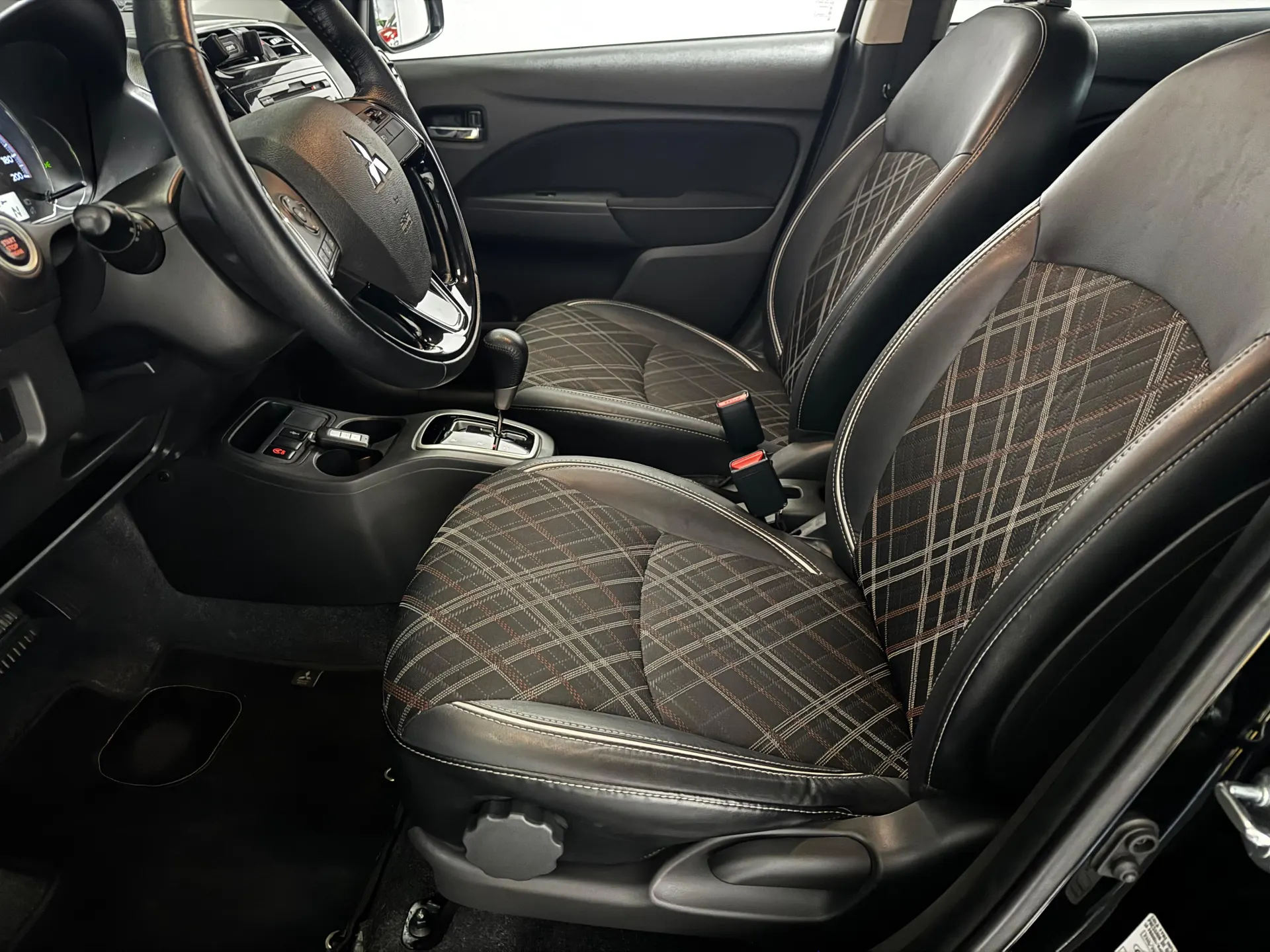 Mitsubishi Space Star 1.2 Intense CVT 40