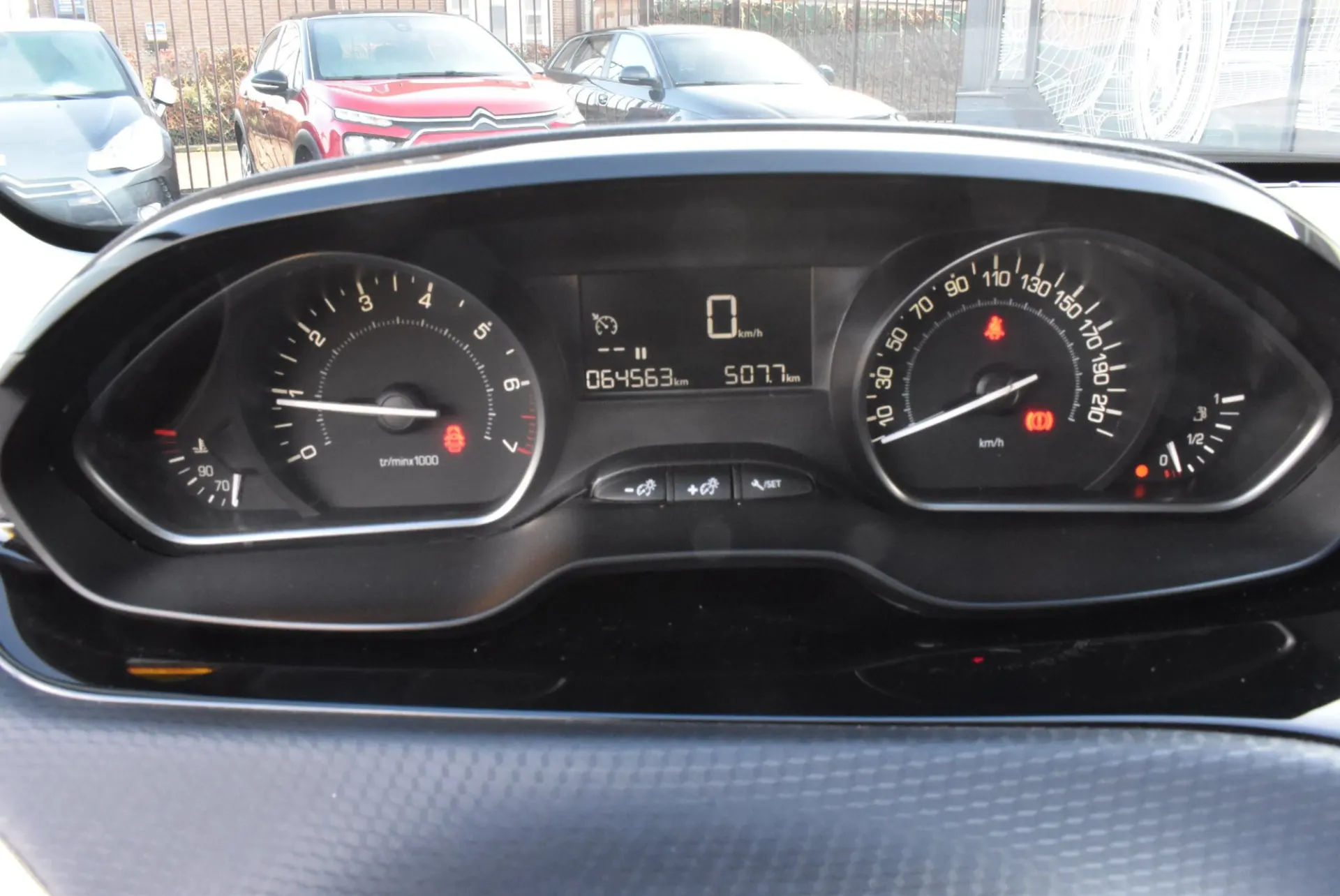 Peugeot 2008 1.2 PureTech Allure 10