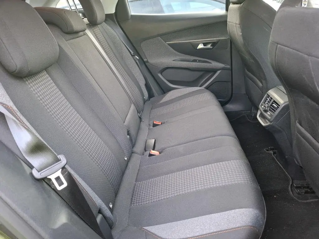 Peugeot 3008 1.2 PureTech Allure Pack EAT8 9