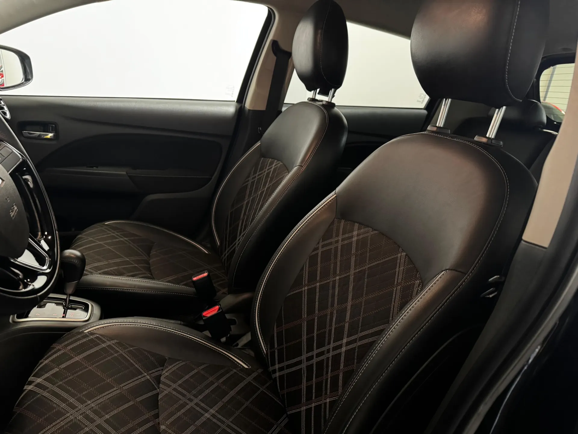 Mitsubishi Space Star 1.2 Intense CVT 29