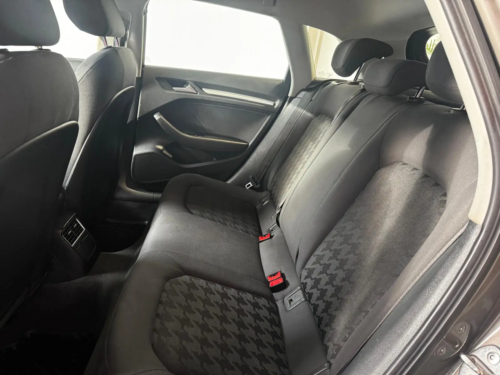 Audi A3 1.6 TDI DPF S line Sport Pack 33