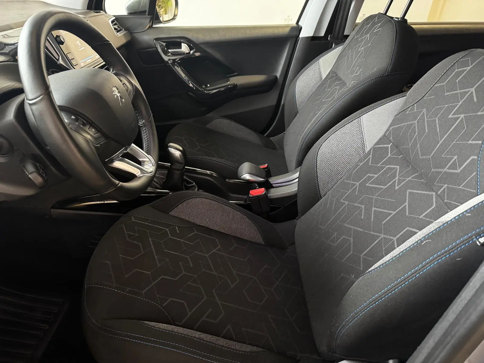 Peugeot 2008 1.2 PureTech Allure 18