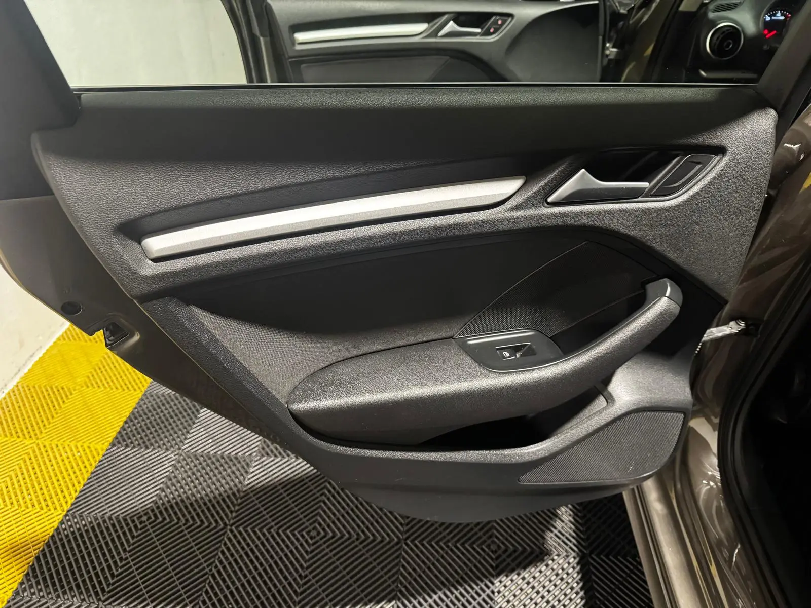 Audi A3 1.6 TDI DPF S line Sport Pack 36