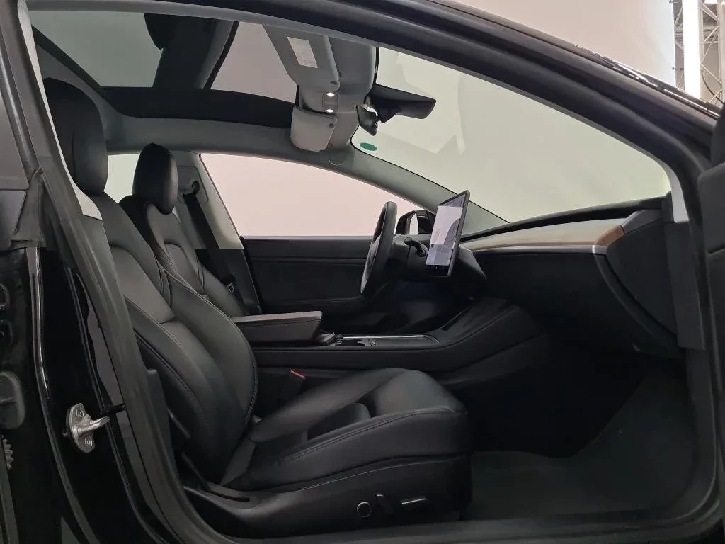 Tesla Model 3 10