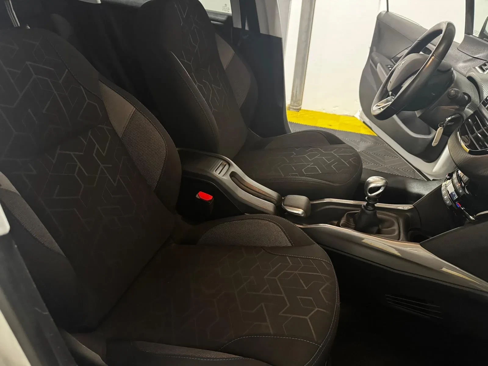 Peugeot 2008 31