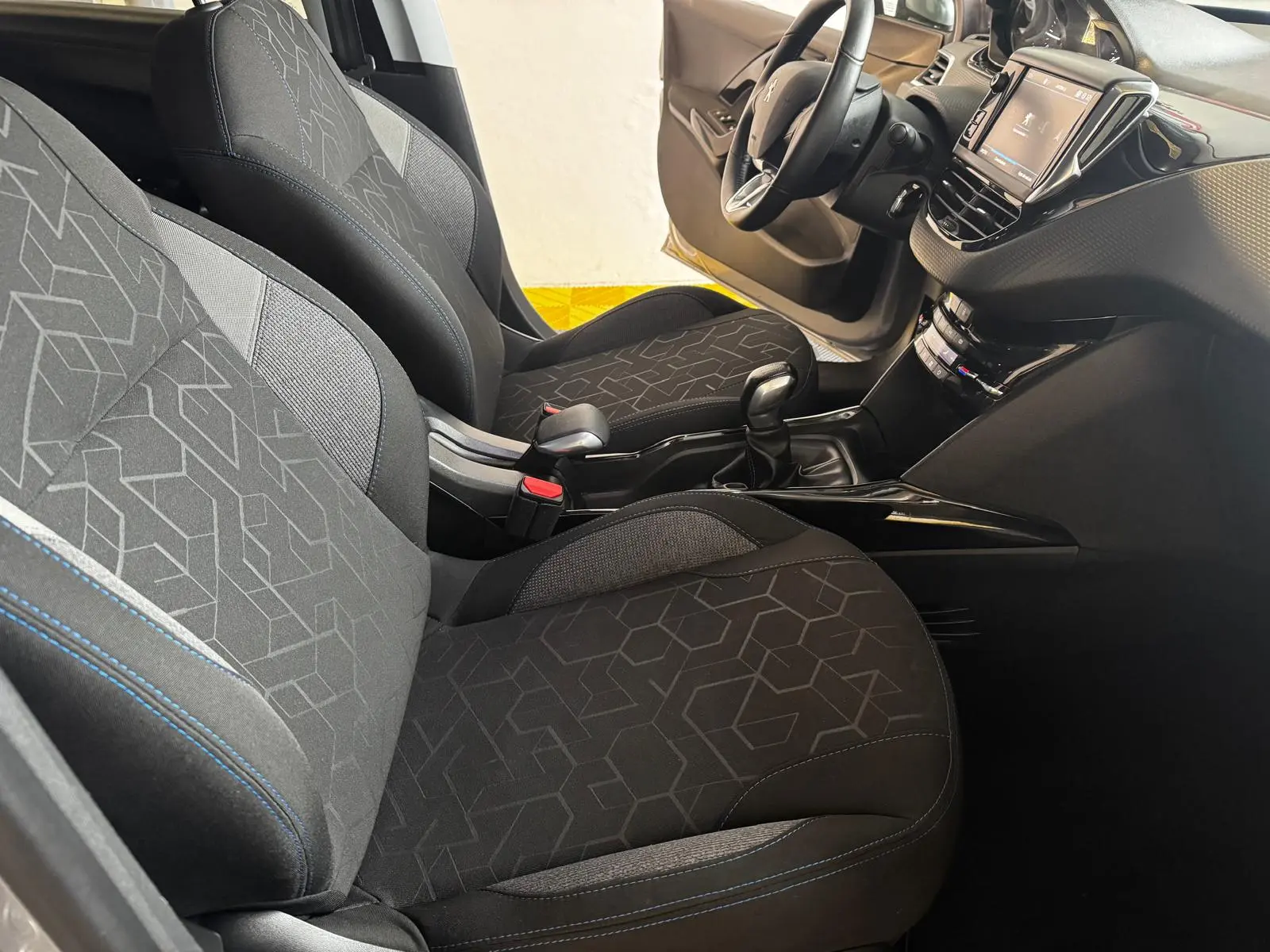 Peugeot 2008 1.2 PureTech Allure 38