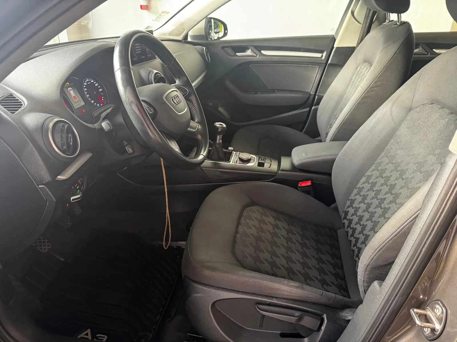 Audi A3 1.6 TDI DPF S line Sport Pack 27