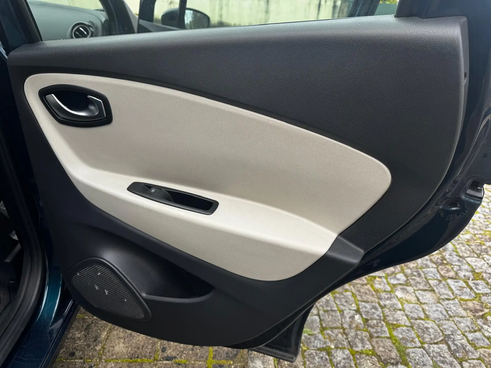 Renault Captur 1.5 dCi Initiale Paris EDC 39