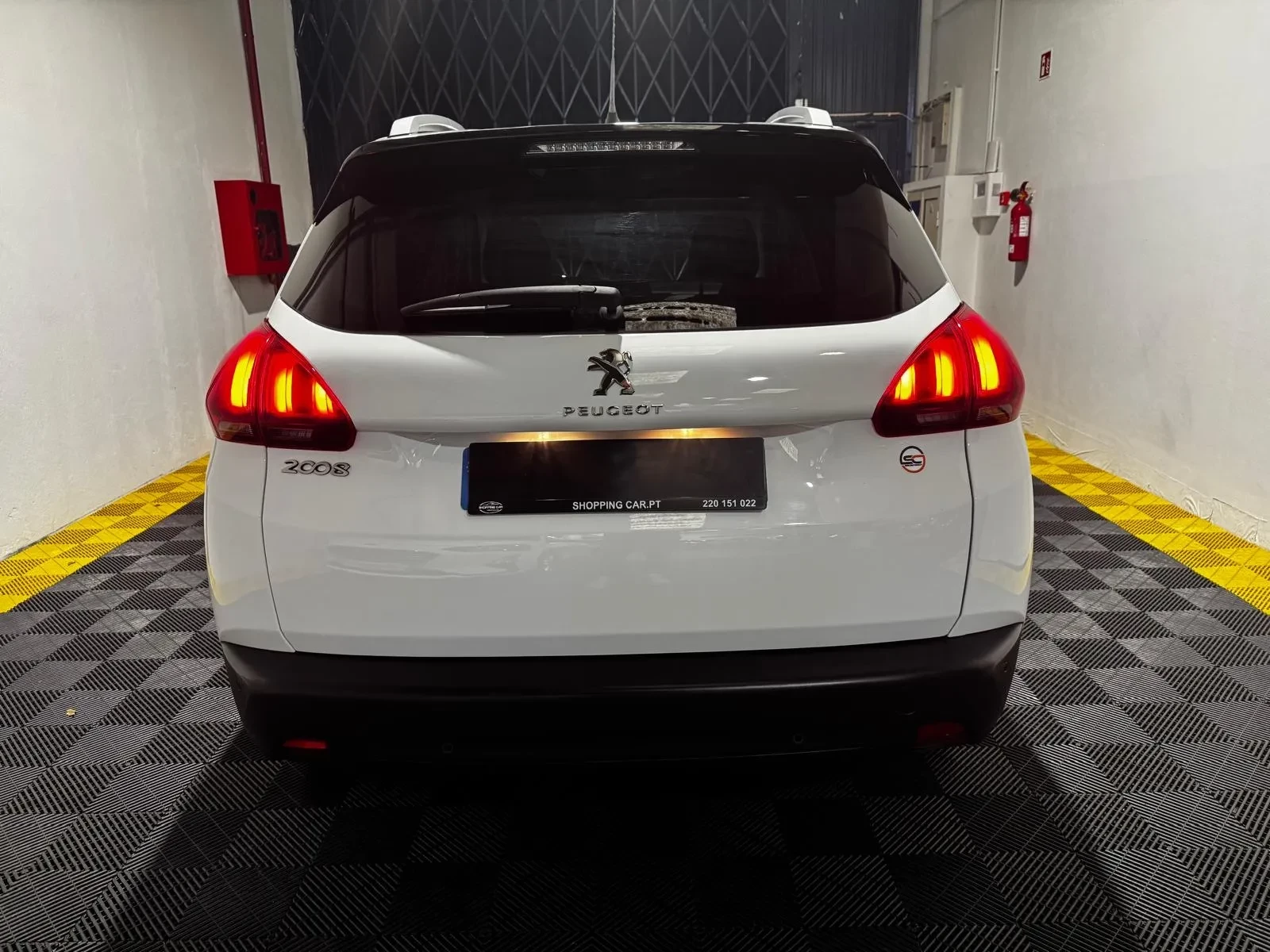Peugeot 2008 8