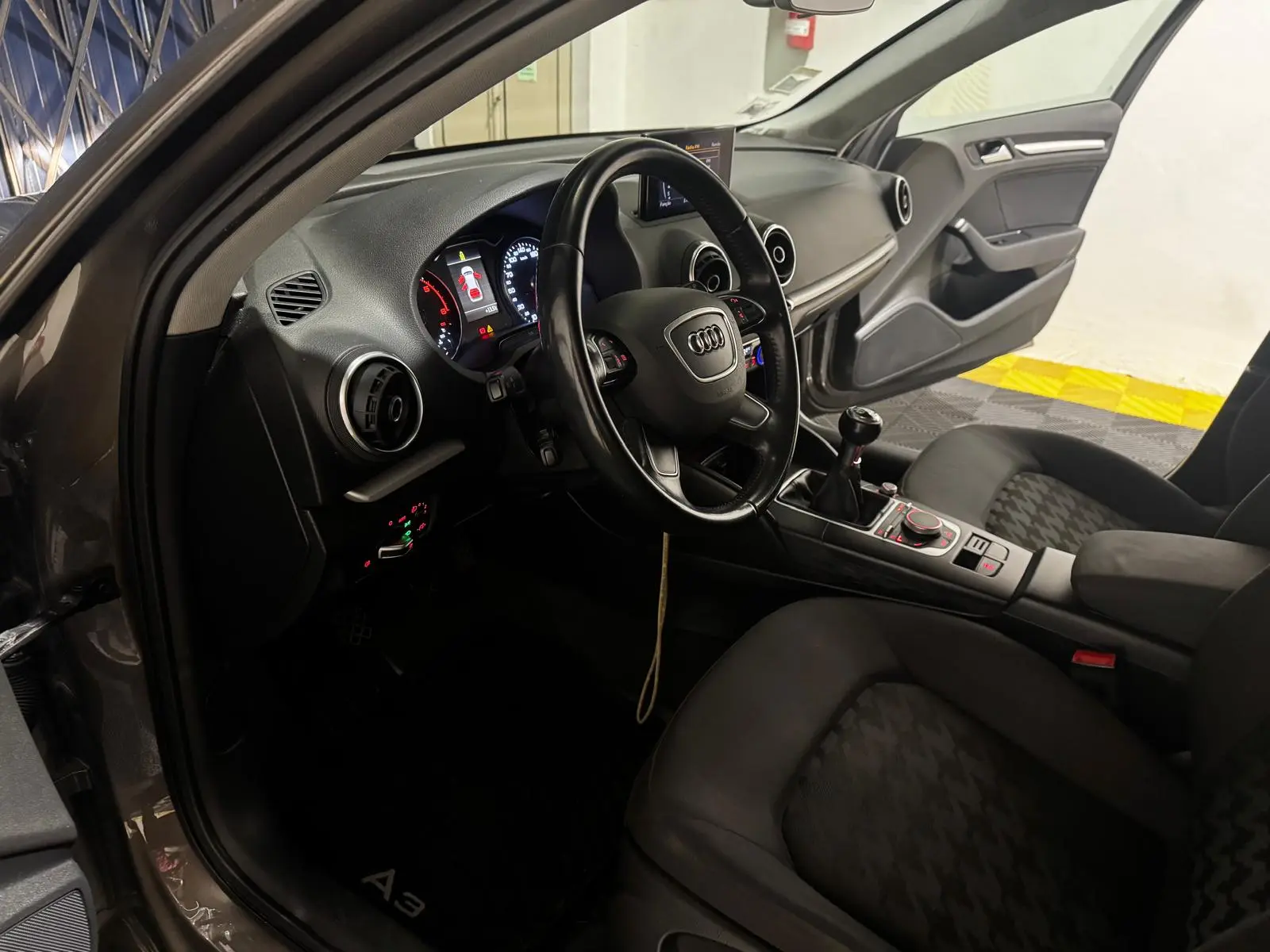 Audi A3 1.6 TDI DPF S line Sport Pack 21