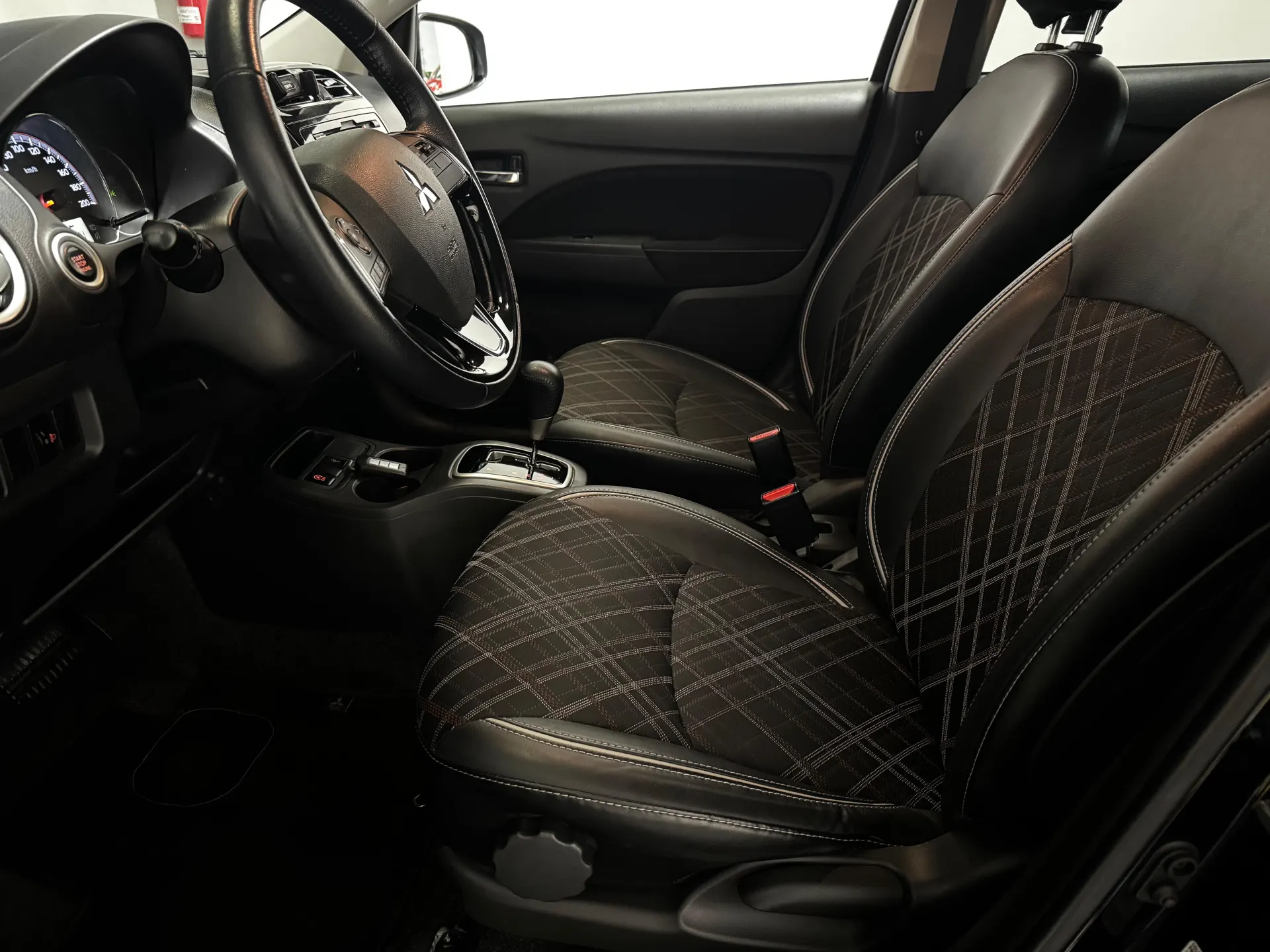 Mitsubishi Space Star 1.2 Intense CVT 41