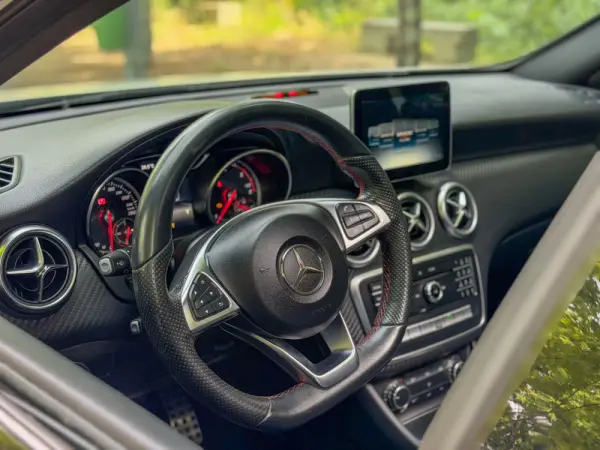 Mercedes-Benz A 180 d AMG Line 8