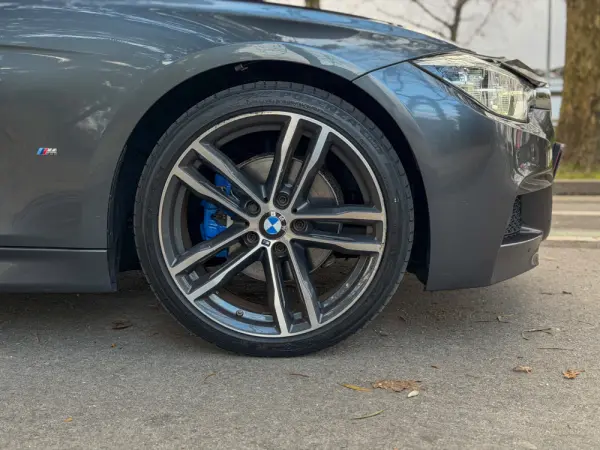 BMW 330 e iPerformance Pack M 6