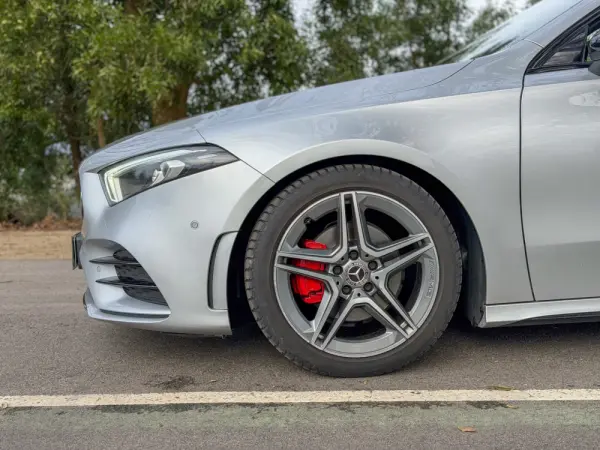 Mercedes-Benz A 180 d 7G-DCT AMG Line 3