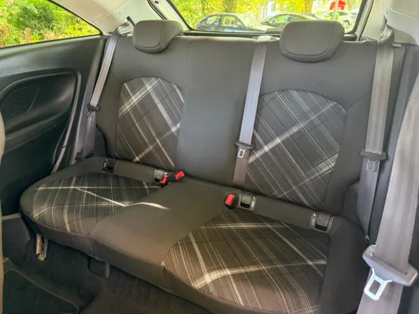 Opel Corsa Outro 15