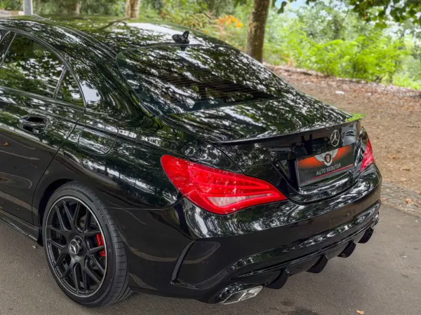 Mercedes-Benz CLA 200 d  7G-DCT AMG Line 9