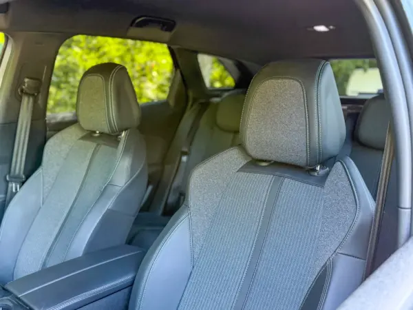 Peugeot 3008 1.6 Hybrid Allure e-EAT8 12