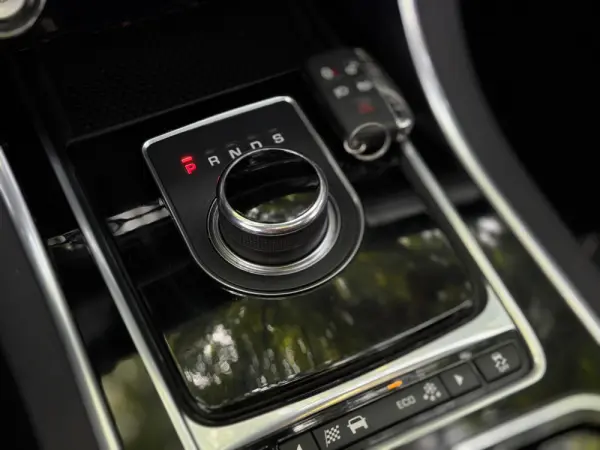 Jaguar XF 17