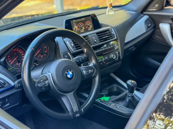 BMW 118 d Pack M 9