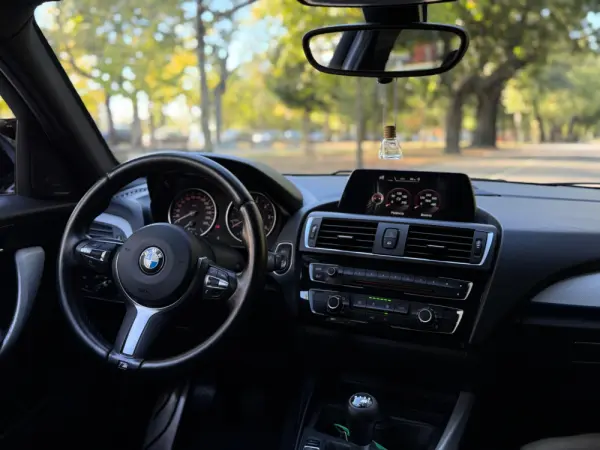 BMW 118 d Pack M 13