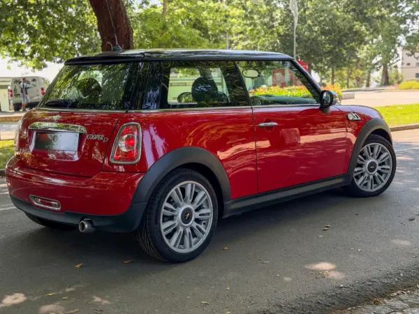 MINI 3 Portas Cooper D 7