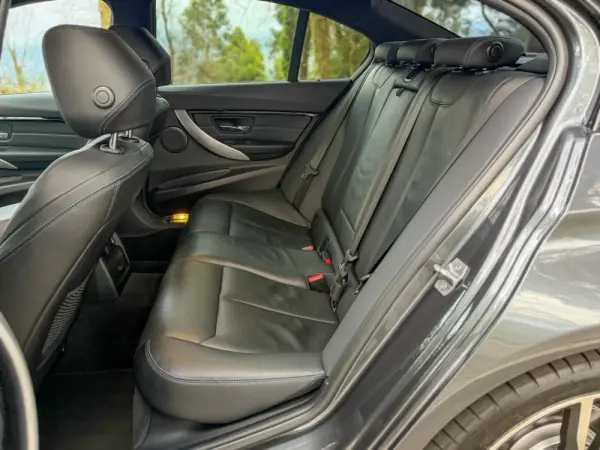 BMW 330 e iPerformance Pack M 16