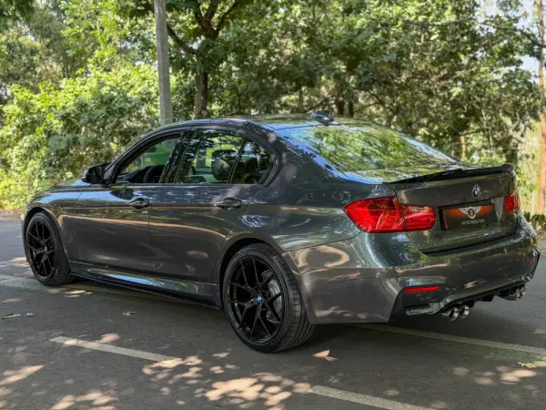 BMW 318 SPORT AUTO 8