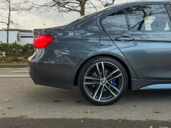 BMW 330 e iPerformance Pack M 9
